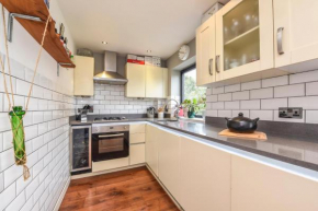 Stylish 2 bed flat in heart of Dulwich - London